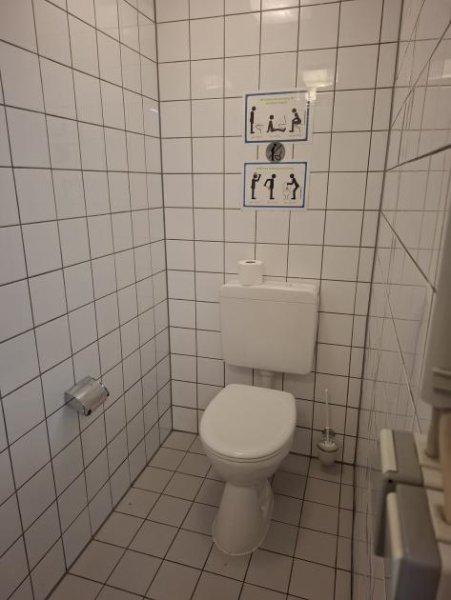 Merzig Nette kleine Büro-/Praxisfläche im Zentrum von Merzig - Parkplätze vor dem Gebäude Gewerbe mieten