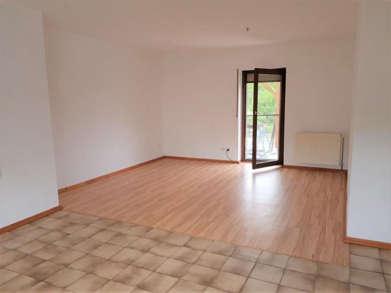 Bennhausen EUPORA® Immobilien: Wohnung mit großer Terrasse in Bennhausen. Wohnung mieten