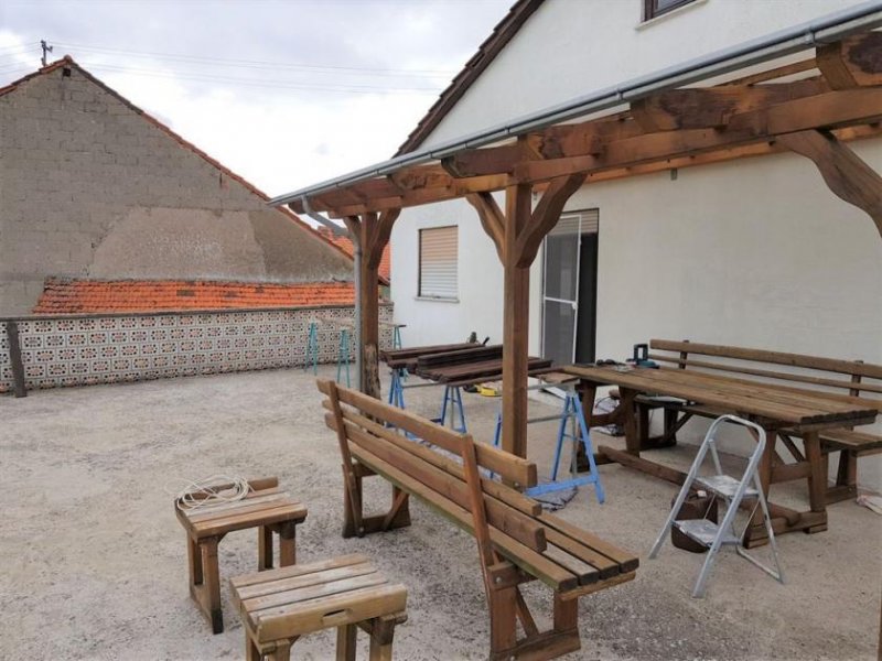 Bennhausen EUPORA® Immobilien: Wohnung mit großer Terrasse in Bennhausen. Wohnung mieten