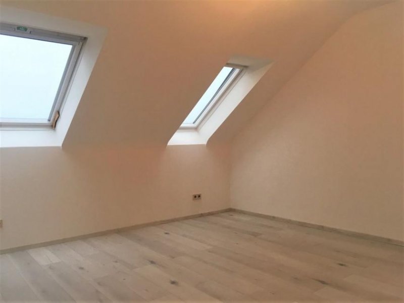 Mannheim 2 - Zimmer - Dachgeschosswohnung mit 72 m² Wohnfläche und Loggia Wohnung mieten