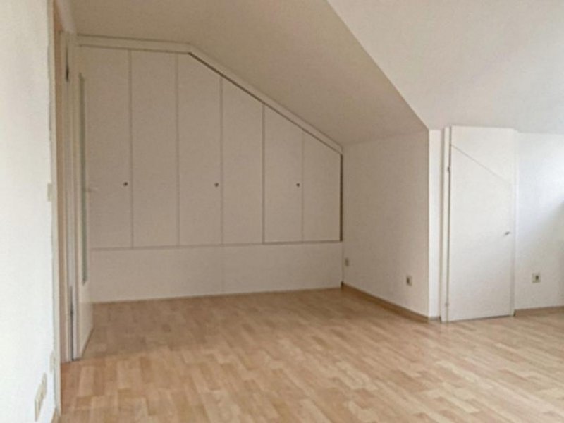 Stuttgart Single-DG-Wohnung mitten in Bad Cannstatt Wohnung mieten