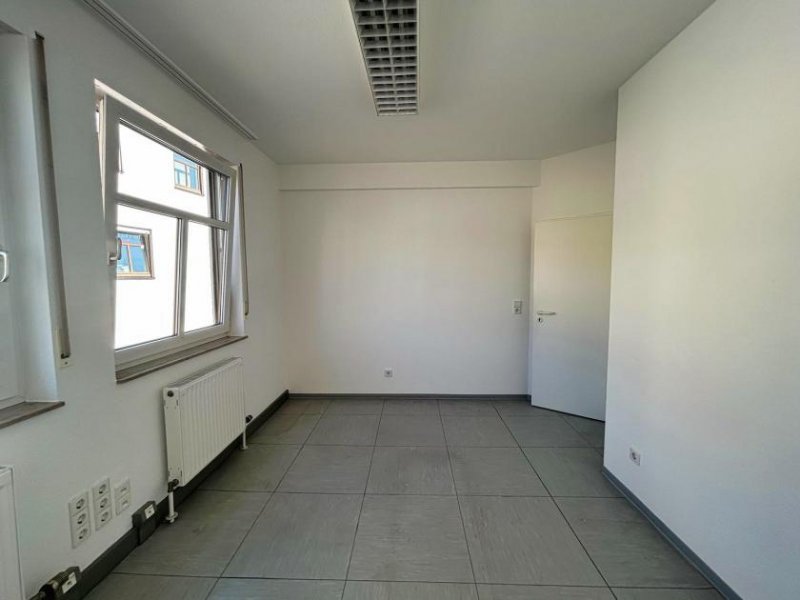 Ludwigsburg Modernes Büro mit 5 Büros - 2 WCs - Sozialraum uvm. Gewerbe mieten