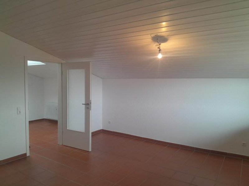 St. Johann (Landkreis Reutlingen) Großzügige 2-Zimmer-Wohnung im Dachgeschoss, Miete, St. Johann Wohnung mieten