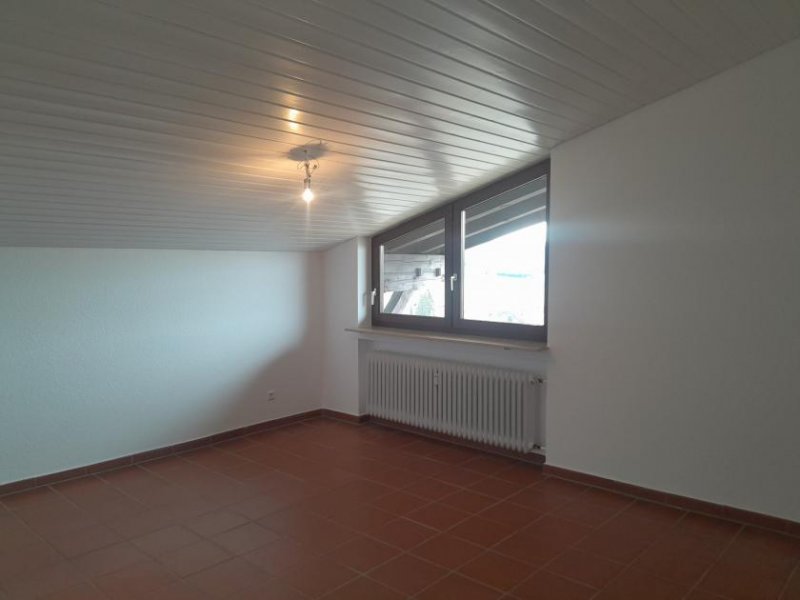 St. Johann (Landkreis Reutlingen) Großzügige 2-Zimmer-Wohnung im Dachgeschoss, Miete, St. Johann Wohnung mieten