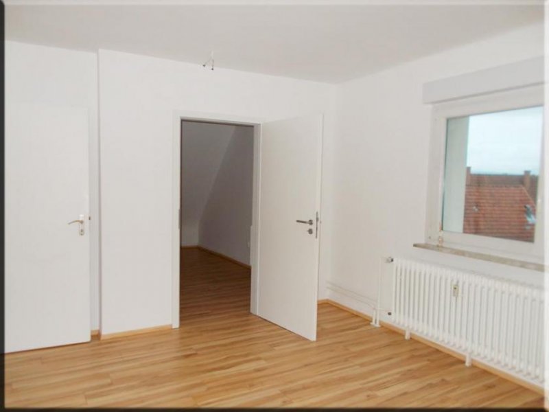 Durmersheim Große helle 3 Zimmer Whg auf 90qmt mit EBK nur noch Möbel Einstellen ! Wohnung mieten
