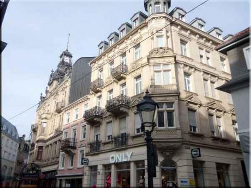 Baden-Baden Schnäppchen! Große 2 Zimmer Altbau Whg EBK auf 55qm Fussgängerzone Wohnung mieten