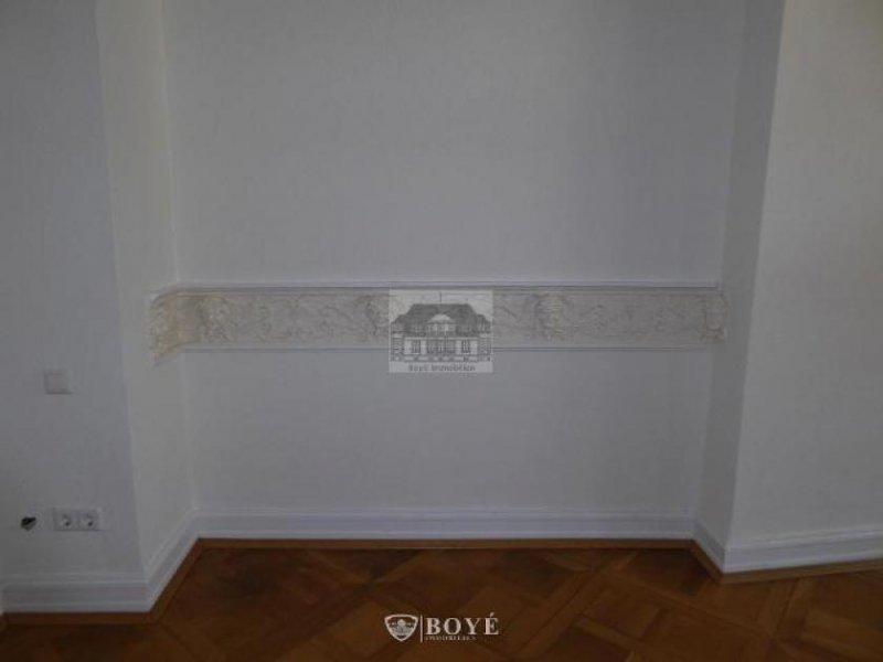 Baden-Baden Tolle Altbauwohnung mit Parkett, Lift, Balkon im Zentrum Wohnung mieten