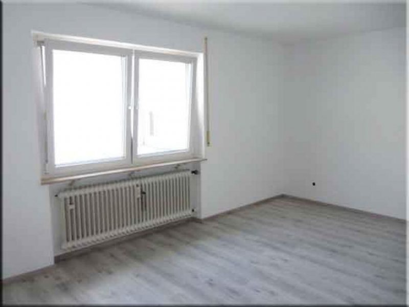 Baden-Baden Große 4,5 Zimmer Whg 110qm 2 Balkon+ Dachterrasse EBK Stellplatz Wohnung mieten