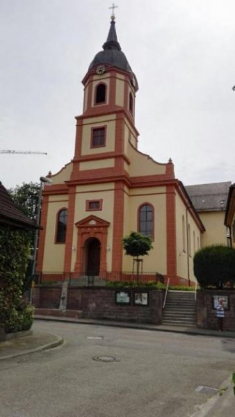 Baden-Baden Großzügige 3-Zimmer-Wohnung in einem denkmalgeschützten Gebäude in Baden-Baden - Haueneberstein Wohnung mieten