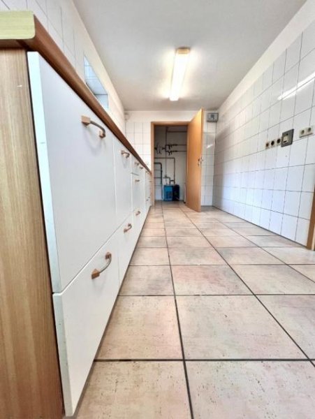 Singen (Hohentwiel) Praxis Ortsrand Singen mit 6 Räumen, 2 Eingängen & 8 Stellplätzen – Gewerberäume Gewerbe mieten