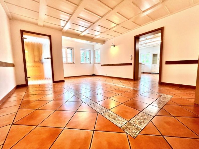 Singen (Hohentwiel) Praxis Ortsrand Singen mit 6 Räumen, 2 Eingängen & 8 Stellplätzen – Gewerberäume Gewerbe mieten