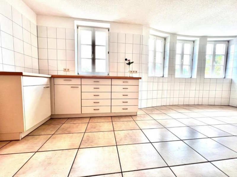 Singen (Hohentwiel) Praxis Ortsrand Singen mit 6 Räumen, 2 Eingängen & 8 Stellplätzen – Gewerberäume Gewerbe mieten