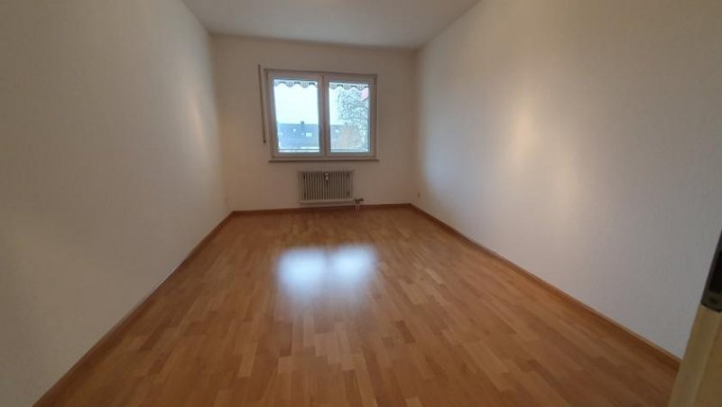 Staufen im Breisgau 3 Zi.-Mietwohnung mit EBK, Balkon & Garage Wohnung mieten