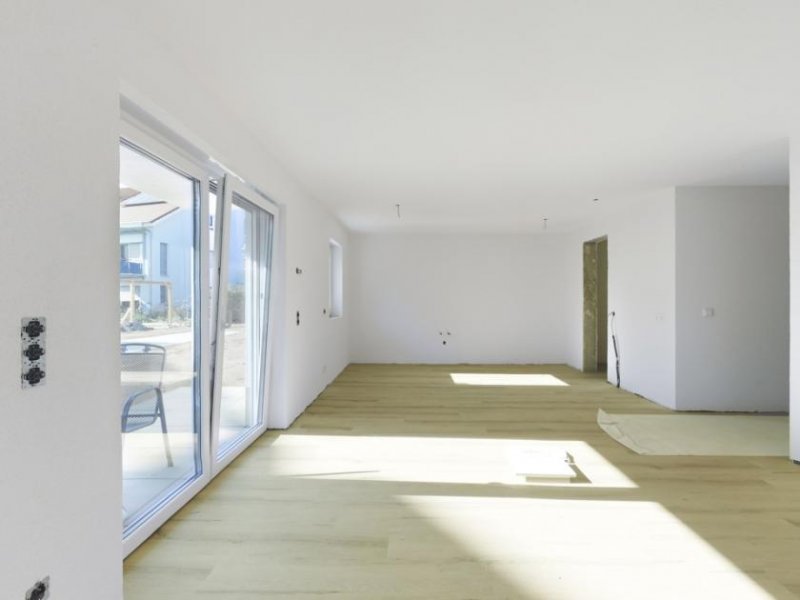 Endingen am Kaiserstuhl Moderne Terrassenwohnung mit Einbauküche und Garten Wohnung mieten