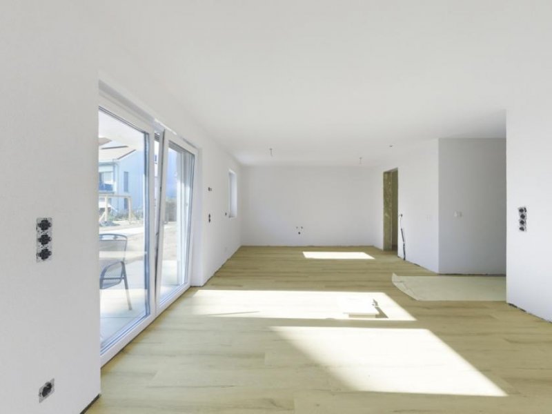 Endingen am Kaiserstuhl Moderne Terrassenwohnung mit Einbauküche und Garten Wohnung mieten