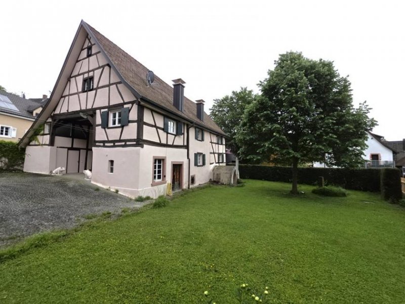 Kandern Geräumiges Wohnhaus mit Carportplatz & Garten Wohnung mieten
