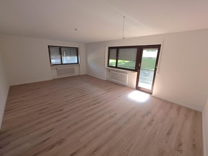 Kandern Renovierte 3 Zi.-Whg. mit EBK, Balkon & KFZ-PL. Wohnung mieten