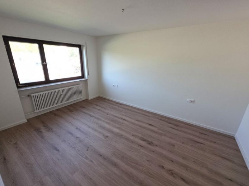 Kandern Renovierte 3 Zi.-Whg. mit EBK, Balkon & KFZ-PL. Wohnung mieten