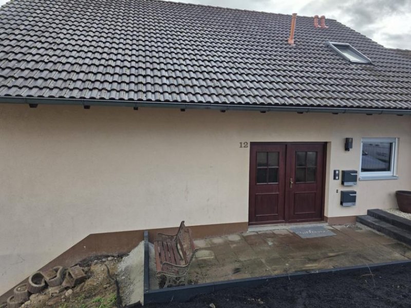 Schliengen Helle 3 Zi.-DG-Wohnung & KFZ-Pl. in Ortsrandlage Wohnung mieten