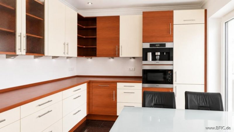 München Charmante 4-Zi.-Altbauwohnung mit Fischgrätparkett, 2 Bädern, Hobbyraum nähe Hirschgarten Wohnung mieten