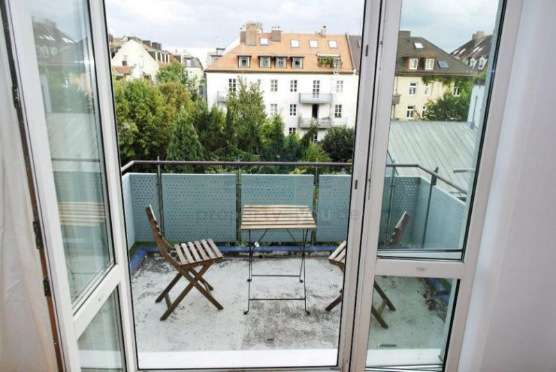 München Helle, möblierte 3 Zimmer Wohnung mit Südbalkon in Neuhausen Wohnung mieten