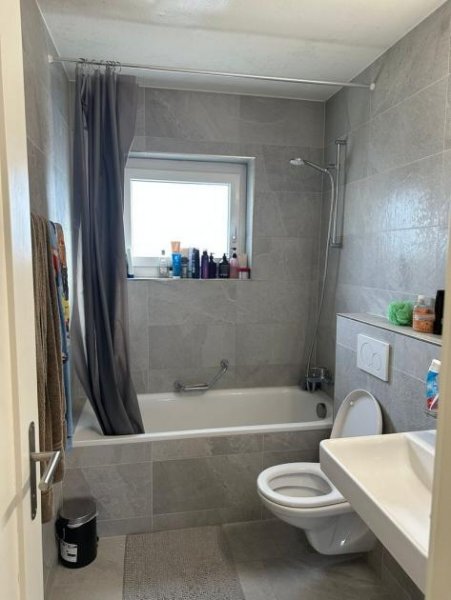 München Biete Zimmer mit Balkon Dusche WC und Küche ab 01.03.2026 frei München Wohnung mieten