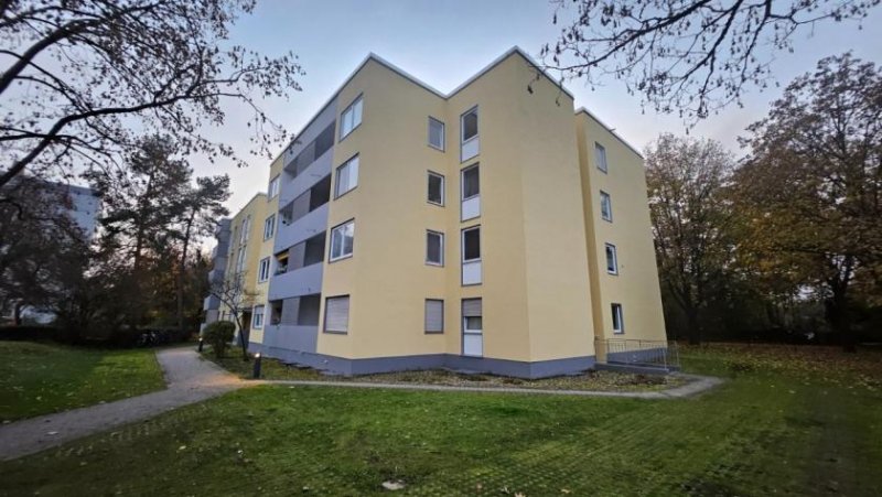 München WG-Zimmer ab 01. April 2025 mit 16 m² mit Balkon in schöner Grünanlage in Freimann Wohnung mieten