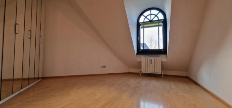 München Tolle, ruhige 2 Zi. Balkon-Dachgeschoss, nähe Fasanerie ** Wohnung mieten