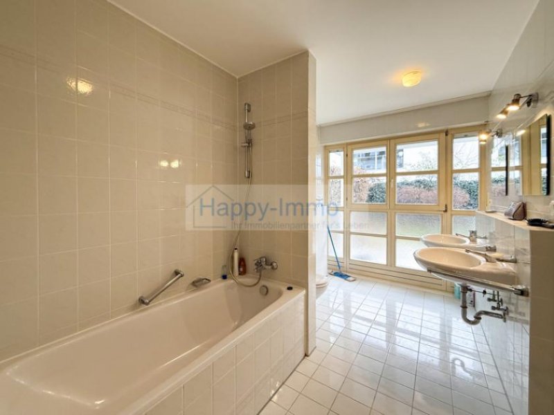 München 270 qm eigener Garten / 2 Terrassen / 2 Zimmerwhg / EBK / Duplex TG unten Wohnung mieten