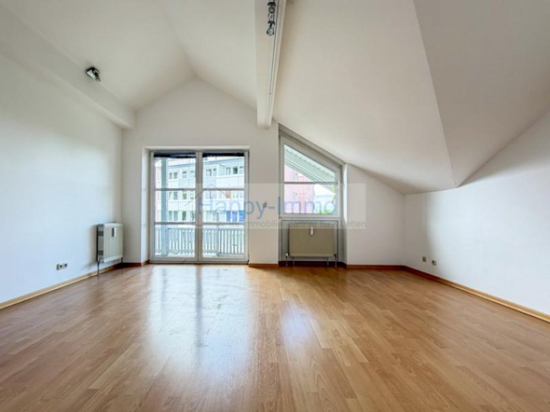 Unterhaching bezugsfreie 1 Zimmer Dachgeschosswohnung mit Duplex TG unten in Unterhaching Wohnung mieten