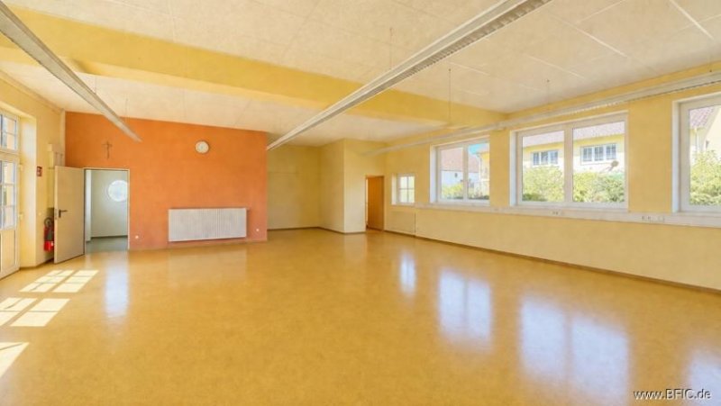 Moorenweis Großzügige Büro- / Praxisfläche auf zwei Ebenen in ruhiger Lage von Moorenweis Gewerbe mieten