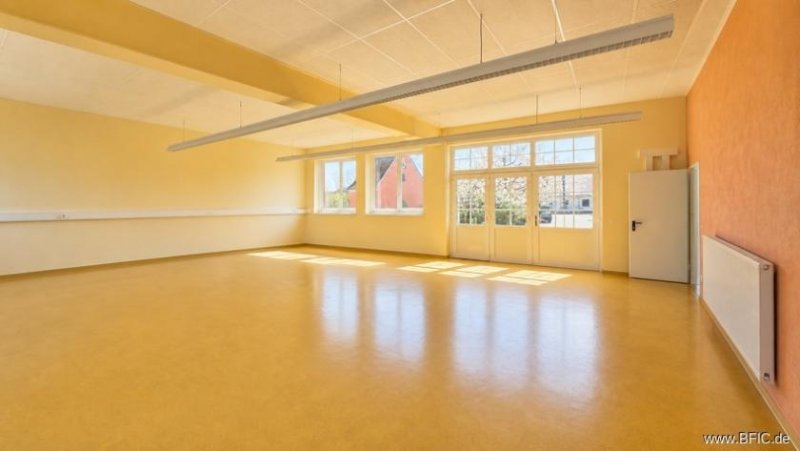 Moorenweis Großzügige Büro- / Praxisfläche auf zwei Ebenen in ruhiger Lage von Moorenweis Gewerbe mieten