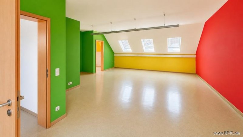 Moorenweis Großzügige Büro- / Praxisfläche auf zwei Ebenen in ruhiger Lage von Moorenweis Gewerbe mieten