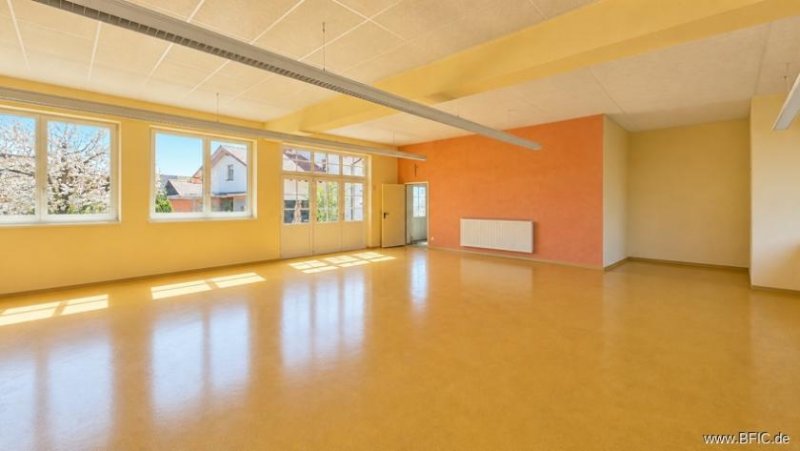 Moorenweis Großzügige Büro- / Praxisfläche auf zwei Ebenen in ruhiger Lage von Moorenweis Gewerbe mieten