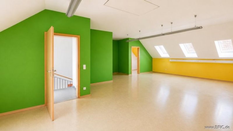 Moorenweis Großzügige Büro- / Praxisfläche auf zwei Ebenen in ruhiger Lage von Moorenweis Gewerbe mieten