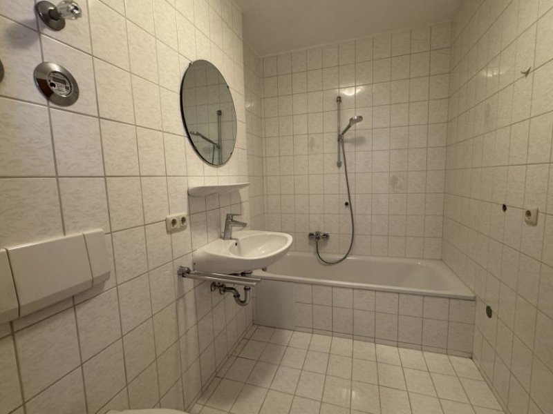 Bad Wörishofen Sonnige Wohlfühlwohnung mit großem Eckbalkon, neuer Einbauküche und Garage Wohnung mieten