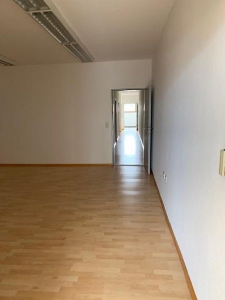 Neu-Ulm Renovierte Büroflächen,Schulungsräume in Neu-Ulm im Gewerbegebiet Gewerbe mieten