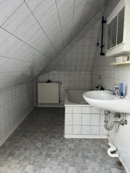 Giengen an der Brenz 2 Zi.DG- Whg.im 3 Fam.Haus mit Gartennutzung zur Miete in Giengen a.d.Brenz Wohnung mieten