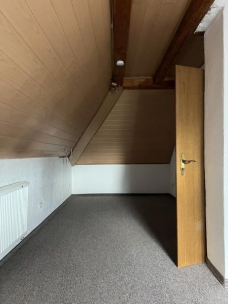 Giengen an der Brenz 2 Zi.DG- Whg.im 3 Fam.Haus mit Gartennutzung zur Miete in Giengen a.d.Brenz Wohnung mieten