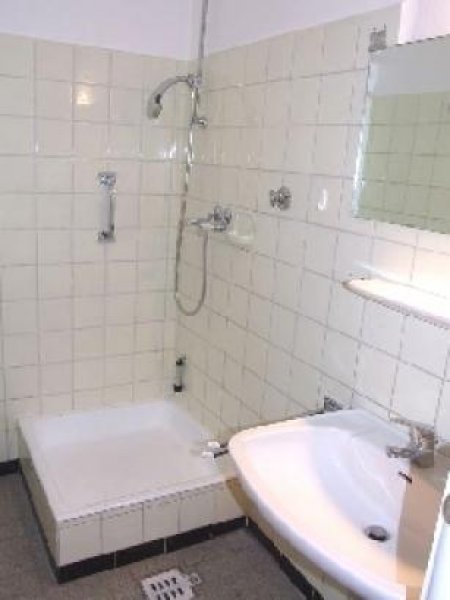 Nürnberg N-St. Lorenz: 1-Zi-Whg. (2. OG oh. Lift), Duschbad, Küche teilmöbl., mitten in der Altstadt Wohnung mieten