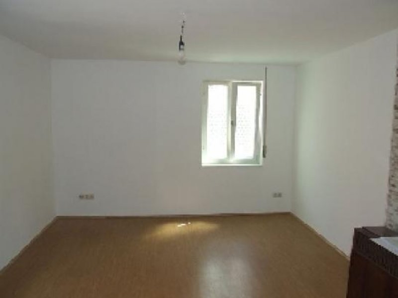 Nürnberg N-St. Lorenz: 3-Zi-Whg. (1. OG oh. Lift), Tageslichtbad, Stellplatz optional - mitten in der Altstadt Wohnung mieten