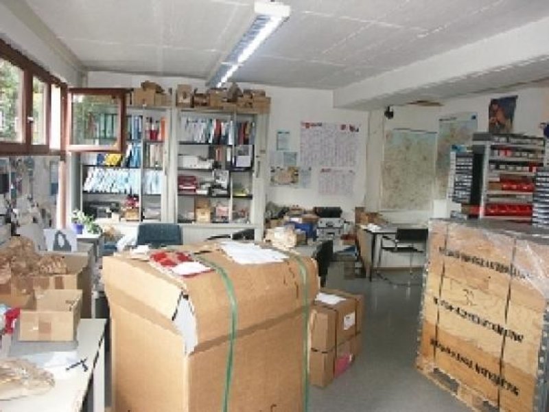 Nürnberg N-Gärten h.d. Veste: 5-Zi-Büro (EG) in zentraler Lage mit 5 Stellplätzen Gewerbe mieten