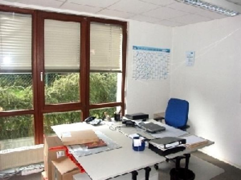 Nürnberg N-Gärten h.d. Veste: 5-Zi-Büro (EG) in zentraler Lage mit 5 Stellplätzen Gewerbe mieten