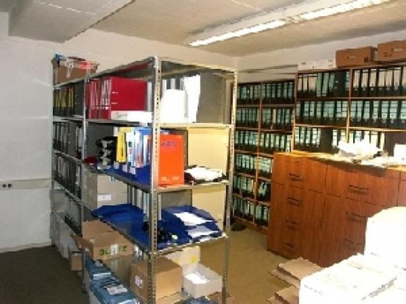 Nürnberg N-Gärten h.d. Veste: 5-Zi-Büro (EG) in zentraler Lage mit 5 Stellplätzen Gewerbe mieten