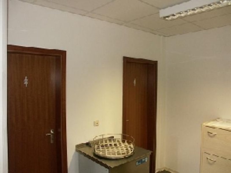 Nürnberg N-Gärten h.d. Veste: 5-Zi-Büro (EG) in zentraler Lage mit 5 Stellplätzen Gewerbe mieten