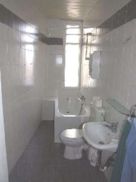 Nürnberg N-Rosenau: 6-Zi-Whg. (3. OG oh. Lift), Parkett, 2 Balkone, zentrale Lage Wohnung mieten