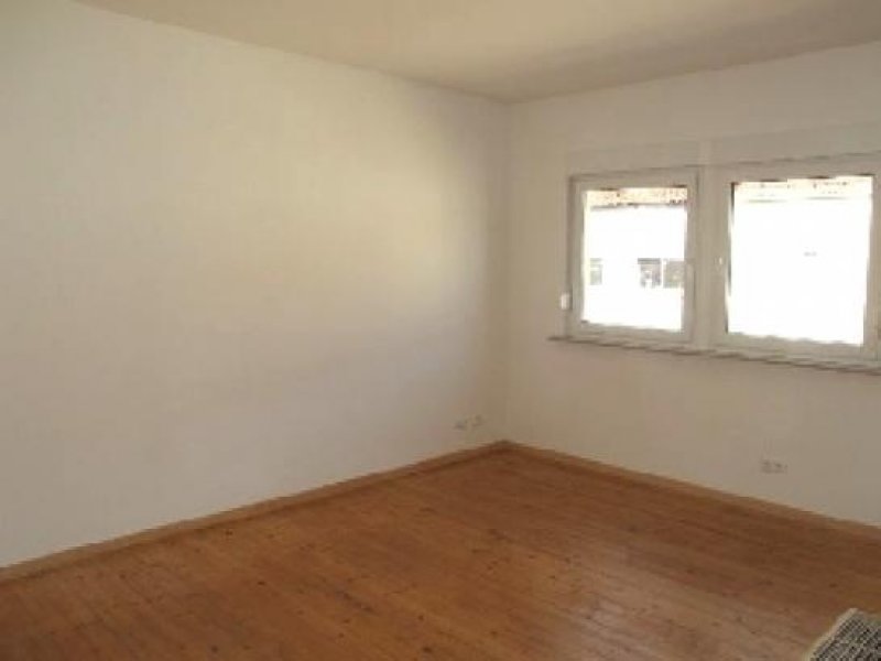 Nürnberg N-Seeleinsbühl: 2-Zi-Whg. (4. OG oh. Lift), Holzdielenböden,Bad m. Badewanne, provisionsfrei Wohnung mieten