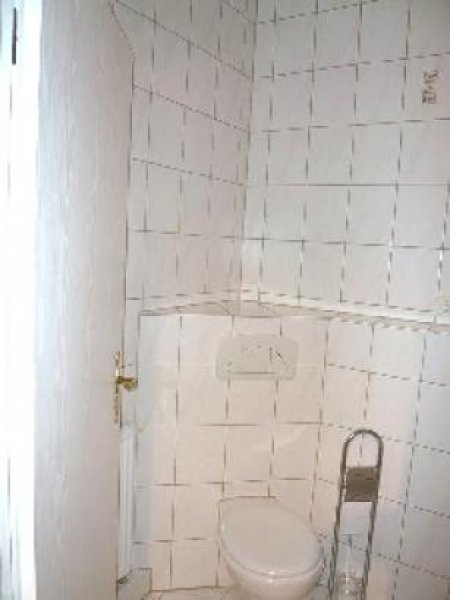 Nürnberg N-Steinbühl: 2-Zi-Whg. (EG), Parkett, Pantry-Küche, Bad mit Dusche, zentrale Lage Wohnung mieten