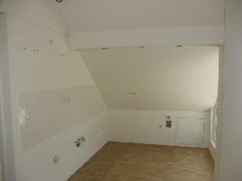 Nürnberg N-St. Peter: 4-Zi-Dachterrassen-Whg. (4. OG oh. Lift), neu saniert, Parkett, Eckwanne, Dusche Wohnung mieten