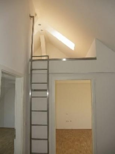 Nürnberg N-St. Peter: 4-Zi-Dachterrassen-Whg. (4. OG oh. Lift), neu saniert, Parkett, Eckwanne, Dusche Wohnung mieten